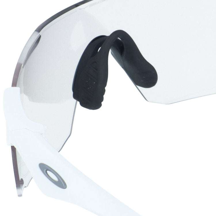 オークリー サングラス サイバーダイノ 調光サングラス ローブリッジフィット OAKLEY CYBR DYNO OO9513D-0139 139サイズ スポーツ型 アジアンフィット 紫外線で色が変わる フォトクロミック ユニセックス メンズ レディース